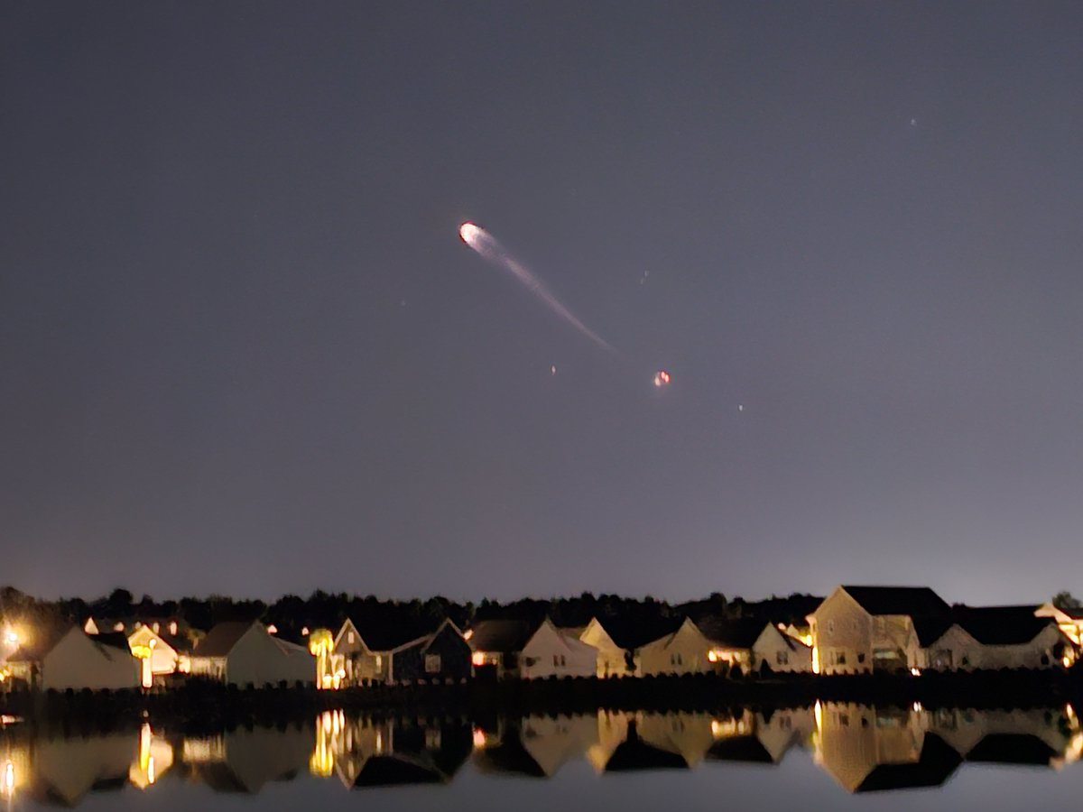 VonFloto's tweet photo. @SpaceX Some fun shots of Falcon Heavy from Myrtle Beach, SC. @elonmusk @myrtlebeach @wmbfnews @WBTWNews13 @wpdeabc15 @WFXB #myrtlebeach https://t.co/CK7Ekn3sKb