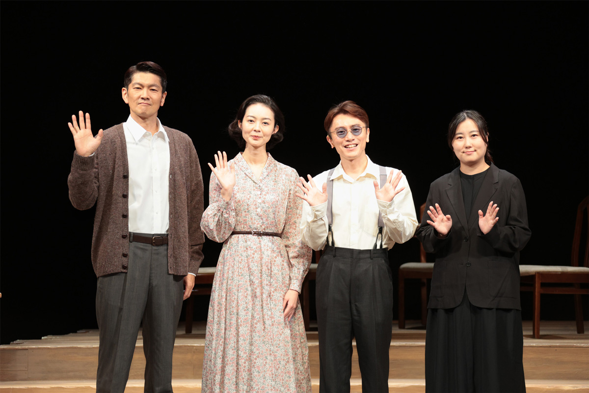 parcostage's tweet photo. 舞台『#髪結いの亭主』開幕前に行われた取材会の写真とコメント＆舞台写真が到着しました！（撮影：加藤幸広）
https://t.co/pPaSI8pTxy

📢10月25日(日)まで新国立劇場 小劇場にて絶賛上演中！
🎟️当日券詳細はこちら
https://t.co/K10PEdg4tx

#石黒麻衣 #安田章大 #中村映里子 #丸山智己 https://t.co/cBSupFROxX