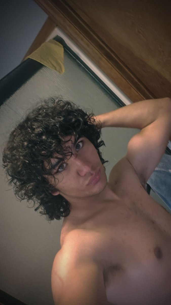shpingkus's tweet photo. //Hello everyone. I usually don’t like to do things like this but I feel the need to share this with yall. There is a man named Greyson Shultz, a 17 years old who goes to Westside highschool in Arkansas. He is currently blackmailing my partner right now and I need your help. https://t.co/rP89leFl1g