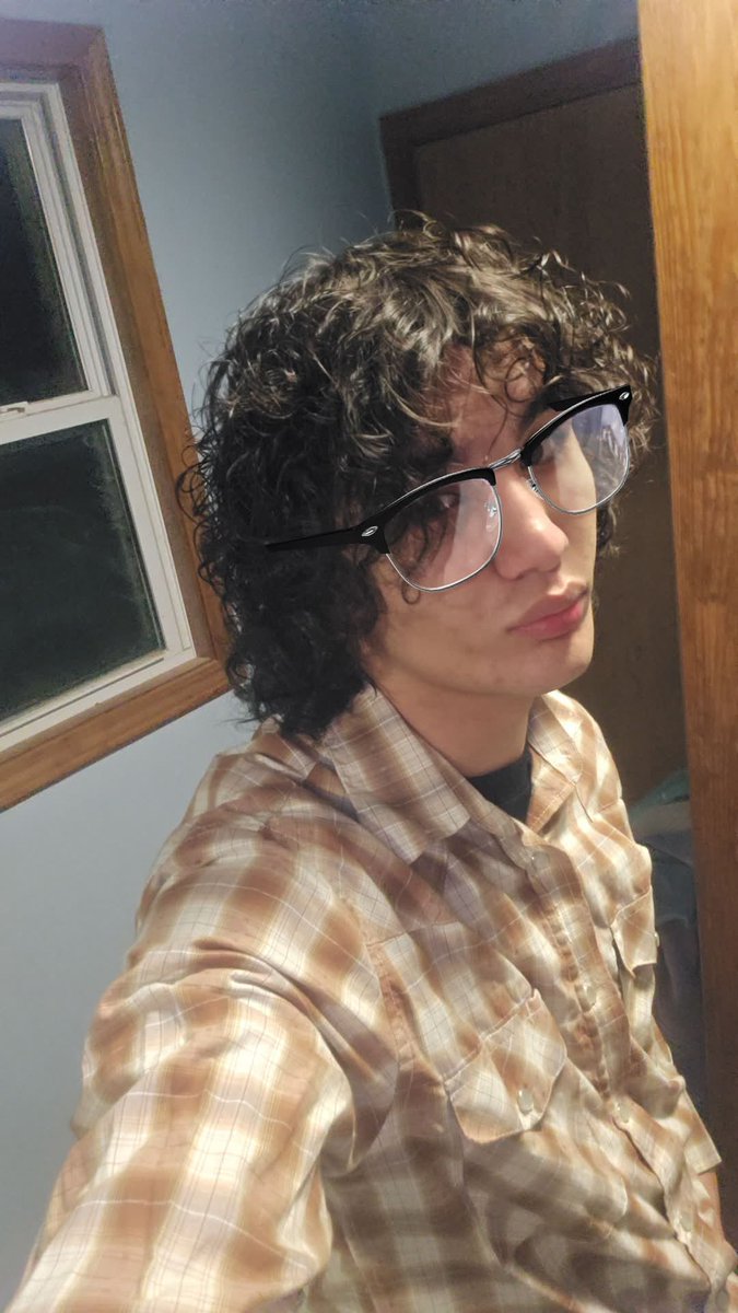 shpingkus's tweet photo. //Hello everyone. I usually don’t like to do things like this but I feel the need to share this with yall. There is a man named Greyson Shultz, a 17 years old who goes to Westside highschool in Arkansas. He is currently blackmailing my partner right now and I need your help. https://t.co/rP89leFl1g