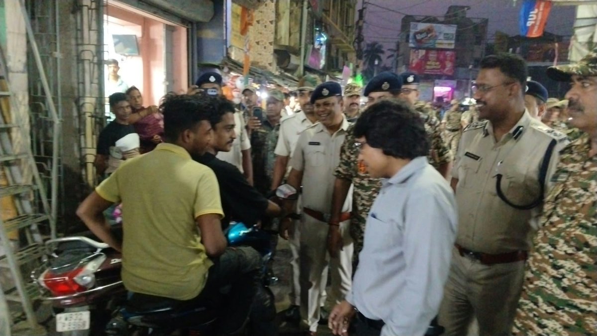 CEOWestBengal's tweet photo. Confidence Building Measures and interaction with local people by DEO alongwith SP and District Force Coordinator at various area under 210 Nandigram AC for upcoming bye election.
#ByeElection #CBM
@ECISVEEP
@SpokespersonECI
@PIBKolkata
@airnews_kolkata
@eastmedinipur https://t.co/m2FQOhoFFk