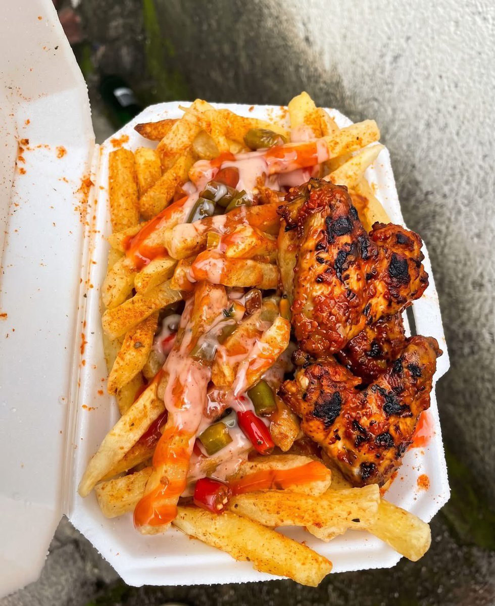KoenaMoa's tweet photo. Slap Chips and Chicken wings🤩😋🍔🍟🌶️
#DrKoenaMoabelo https://t.co/ew1hRt6VUR
