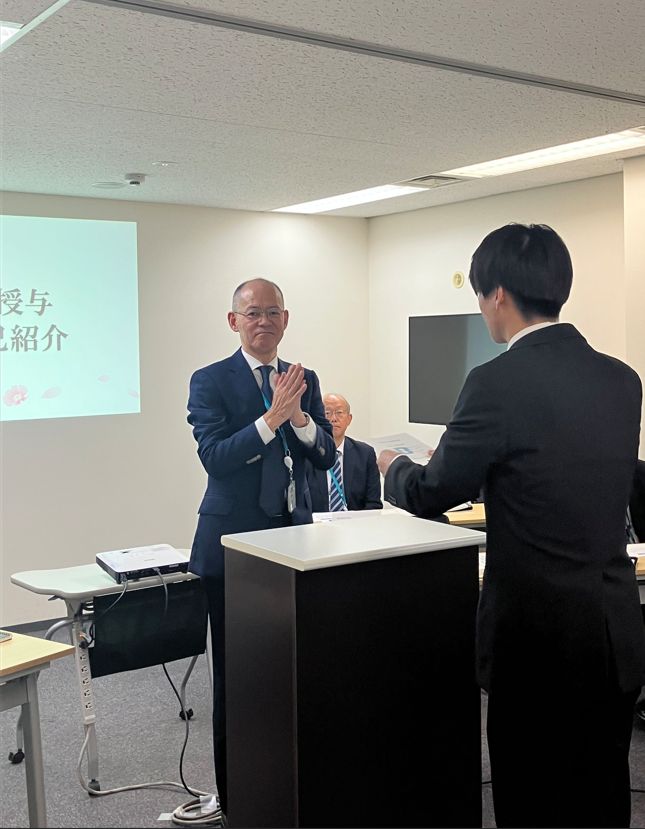B_SERV_PR's tweet photo. ２０２７年４月入社者の内定式を開催いたしました！
式典後の交流会、先輩社員との懇親会を通じて、
メンバー間で会話も弾み、終始和やかな雰囲気に包まれました！
社員一同、４月から仲間になれることを楽しみにしています！！
#採用 #新卒 #就活 #若手活躍 #内定式 #IT企業 https://t.co/i963jnGW1m
