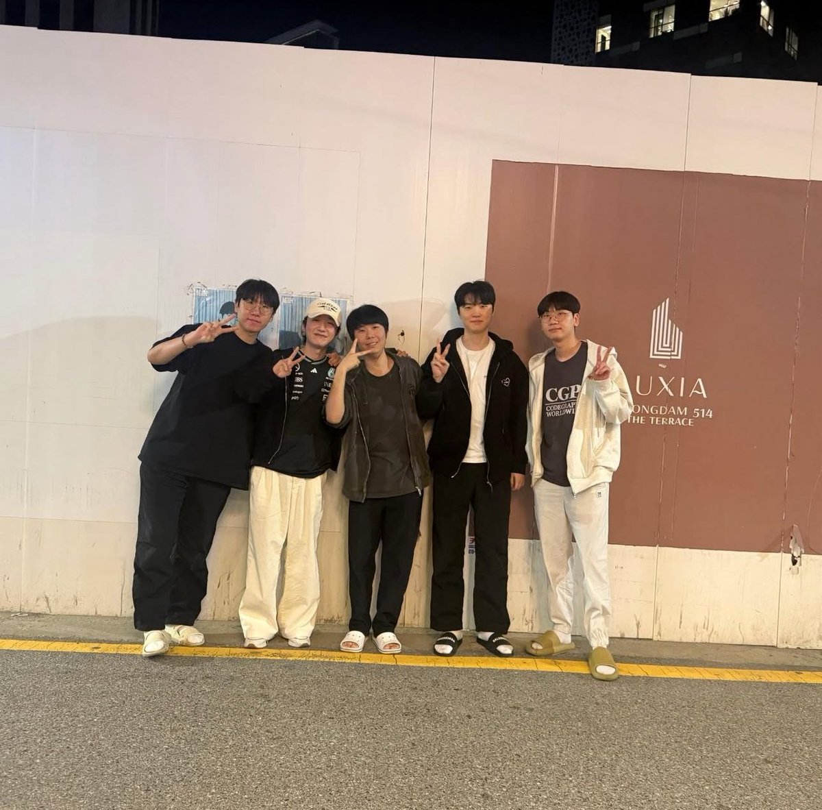 sonsiwoosh's tweet photo. GEN22 REUNION FINALLY HAPPENED https://t.co/AYvmXHf9NH