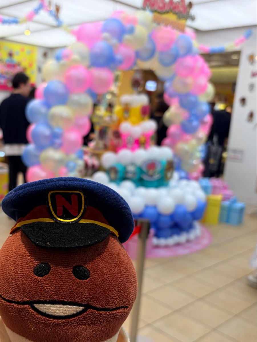 mackeymmm's tweet photo. 本日推し活。
なめこ駅長、帰ってきたよ😭
とはいえ息子は朝一の整理券が取れたのですが私はタッチの差で撃沈。息子に買い物は任せました。色々買えたー
日本橋勤務時代は何度も通ったショップ。期間限定とはいえ再会できて嬉しかったです。

#なめこ栽培キット15周年POP_UP_STORE https://t.co/khqSgfKjja