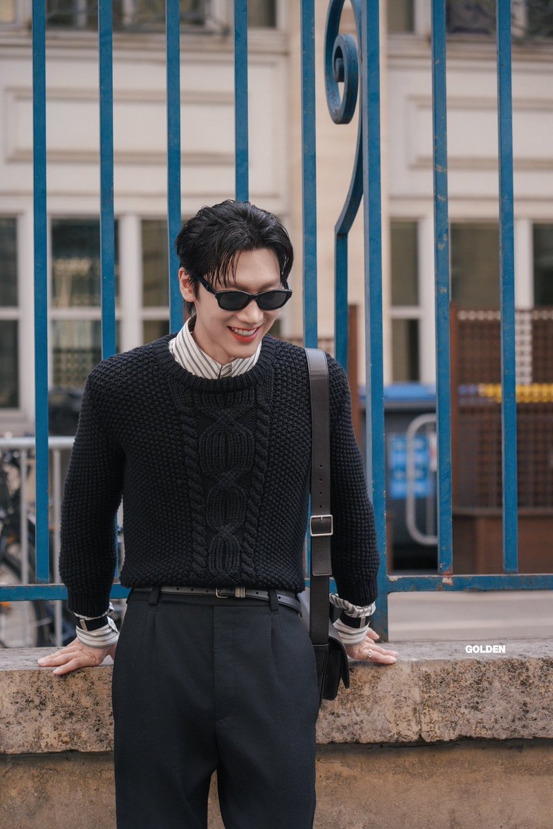 faiyx03's tweet photo. ภาพสวยจัง ดูคุณชาย🤴🏻

TEN AT SAINT LAURENT SUMMER27 
#TENforYSLPFW27
#SaintLaurentxTEN #TEN @TEN_offcl https://t.co/X5gp28syGU
