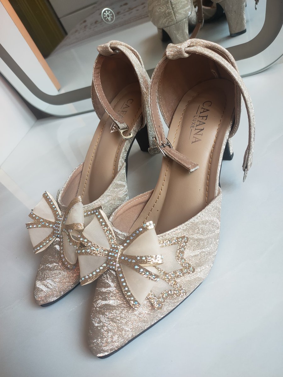 xxxprtw's tweet photo. Rekomendasi heels mewah &amp; elegan buat cewek-cewek, cocok buat acara kondangan/pesta/wisudaa✨👠🛍️🛒

A thread https://t.co/W6egFXzWKo