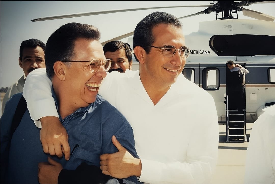 fyacko's tweet photo. @lopezdoriga En cambio acá que divertidas te dabas , perro cínico https://t.co/ELbg5Tucmj
