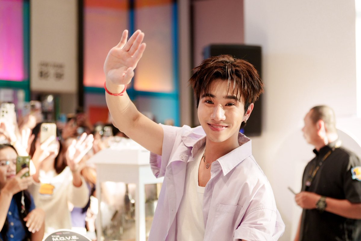 allarea_ent's tweet photo. หล่อเต็มสปีด เพิร์ธ ธนพนธ์ เสิร์ฟโมเมนต์ใกล้ชิดเดวิลจิ๋ว สร้างสีสันในงาน M.O.V.E. to MEET PERTH

อ่านต่อ : https://t.co/pFiwD8fRfF

#TheMOVEbyHondaxPERTH 
#TheMOVEbyHonda #PerthTanapon #HondaMotorcycleThailand #ThaiHonda 
#รถจักรยานยนต์ฮอนด้า #ไทยฮอนด้า https://t.co/kkMRQaWrir