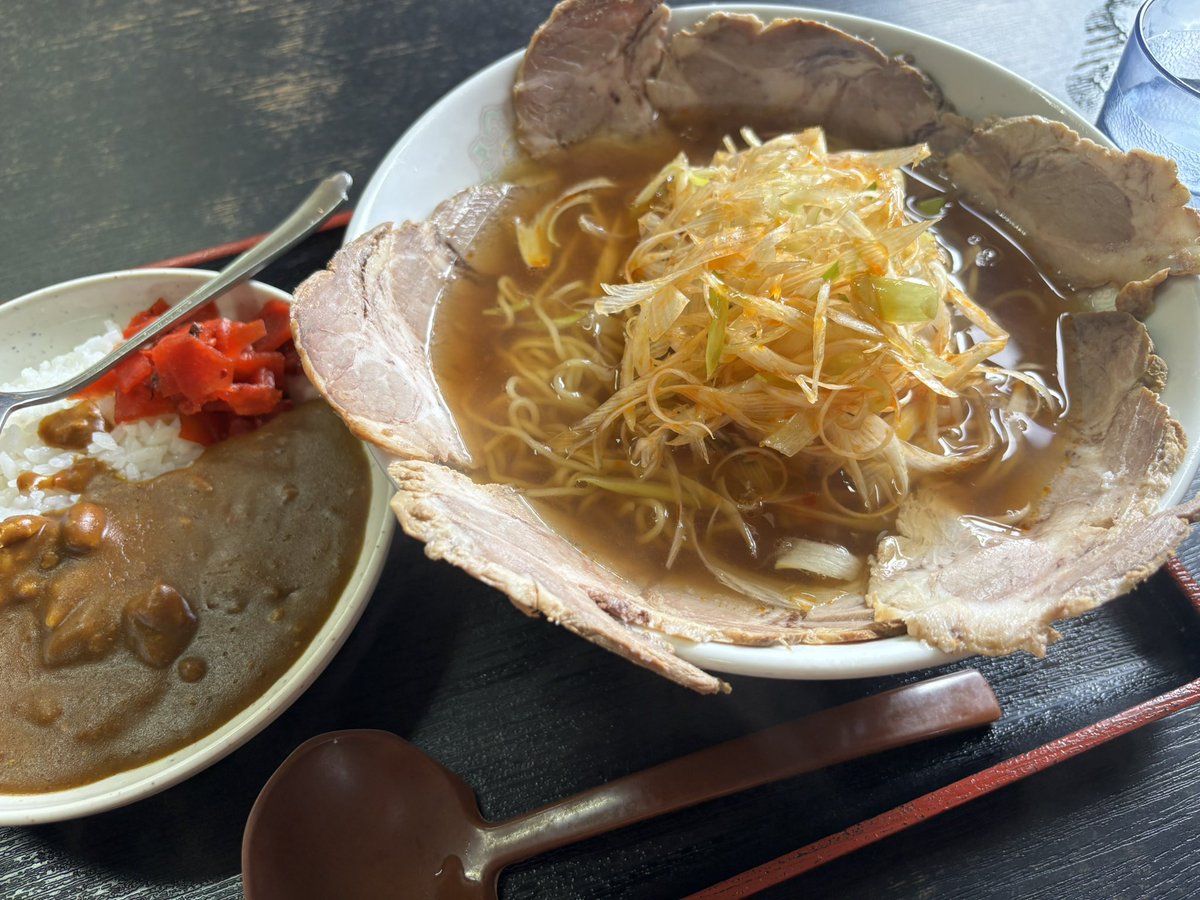 DA_unoff's tweet photo. チャーシューの花が咲きました🌼🌸🏵️

ねぎチャーシューメン🍜
ミニカレー🍛

カロリー消費のため歩きます

#八戸市南郷区
#いろり亭 https://t.co/ycgS4Hd8TI