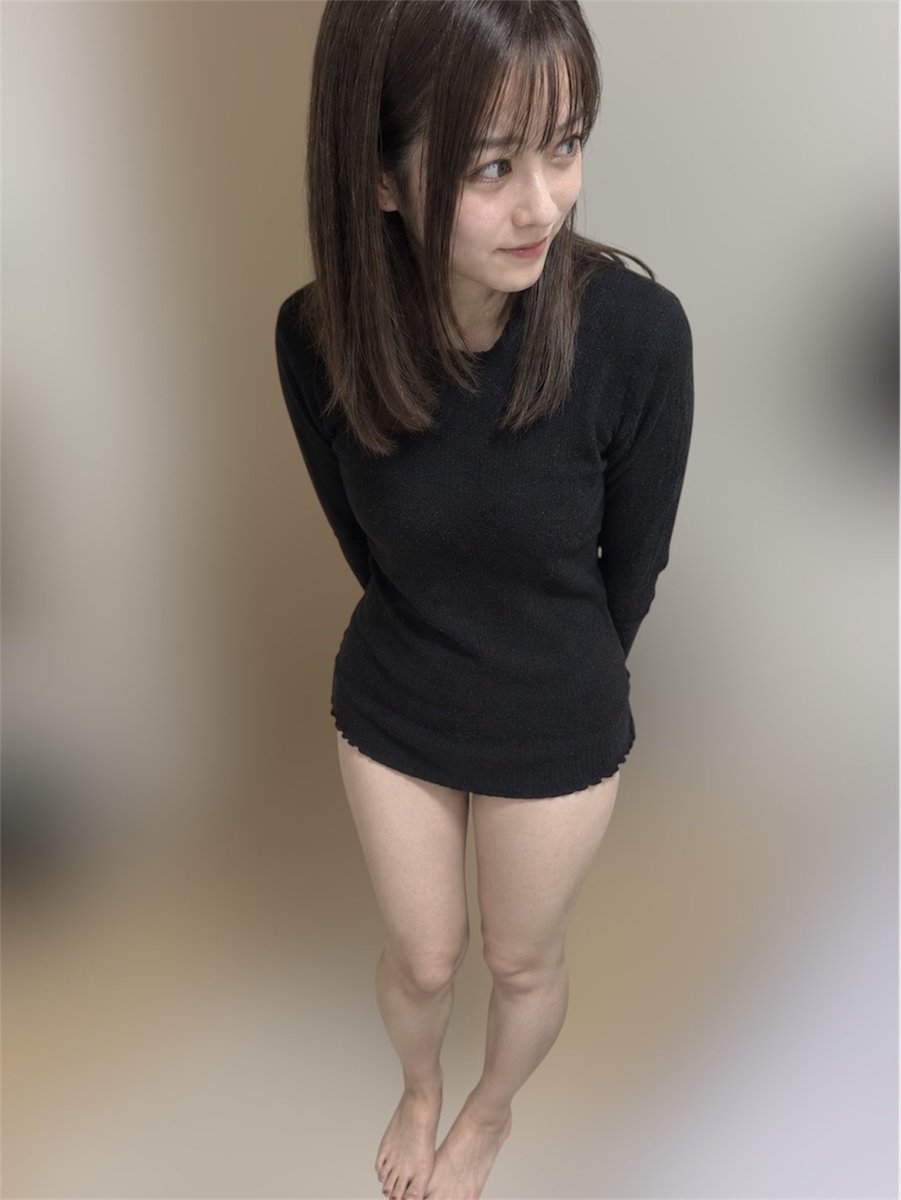 emg8m3's tweet photo. 履いてると思う🤨？ https://t.co/JybpWdWqlS