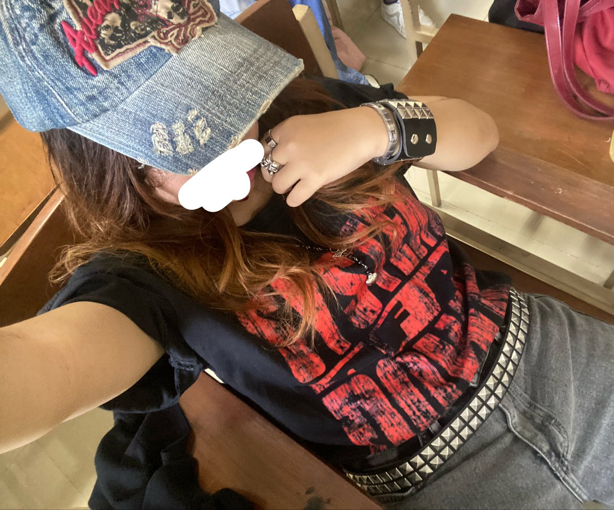 avvanged's tweet photo. Today’s outfit, i love FIB cuz wdym gue bisa ke kampus pake kaos band oblong oversize dan jorts ft. studded things gw🖤 https://t.co/RILyO508Qh