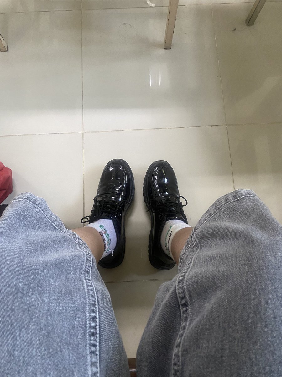 avvanged's tweet photo. Today’s outfit, i love FIB cuz wdym gue bisa ke kampus pake kaos band oblong oversize dan jorts ft. studded things gw🖤 https://t.co/RILyO508Qh