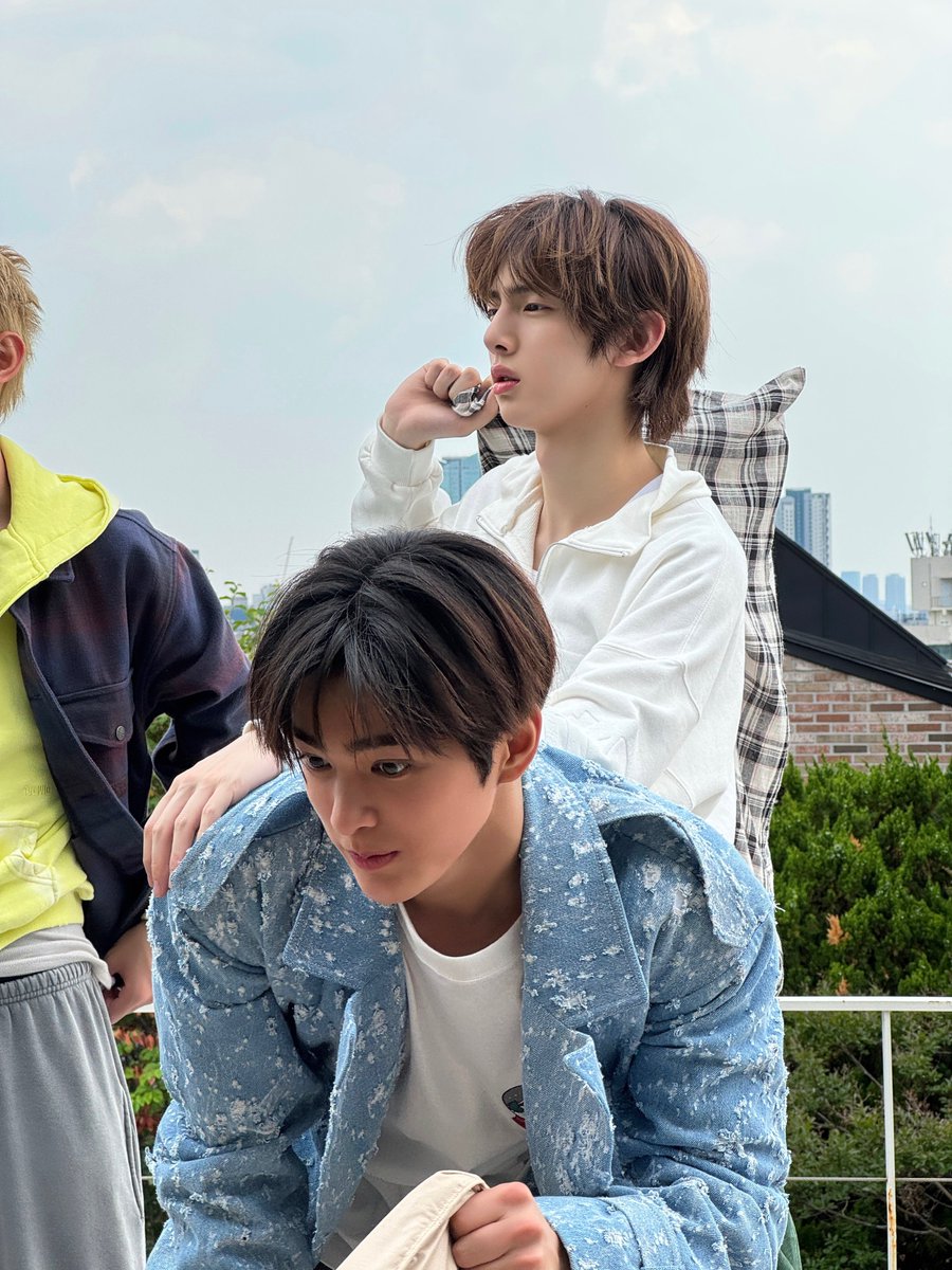 kejunation's tweet photo. ini kah keonhoon crumbs yang dijanjikan itu https://t.co/EMOyWj0iC0