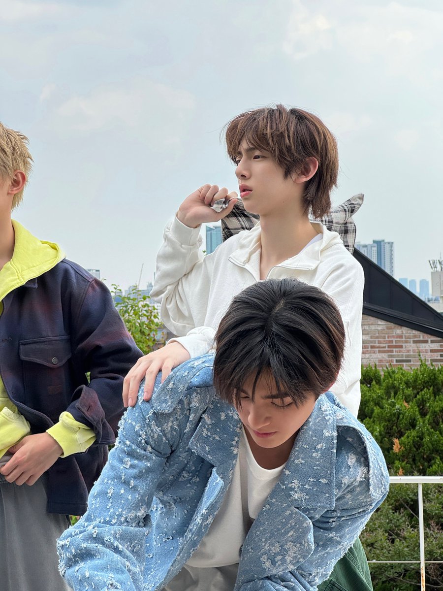 kejunation's tweet photo. ini kah keonhoon crumbs yang dijanjikan itu https://t.co/EMOyWj0iC0