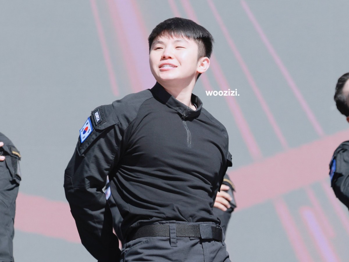 omegascoups's tweet photo. OH MY GOD HIS MASSIVE TITS https://t.co/T96aevMDXj