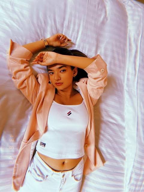 harini178876581's tweet photo. #anushkasen ayyo 🥵 iva thoppulla kanjiya💦adichi oothanum . Iva kaiyala en poola thottu kai adikka vaikkanum. Bedla ivala padukka pottu iva melaeri vaila poola vittu kuthanum thodai ya paru . ENDI eppadi oodamba vachi ambalaikku kamikkura ippadi katuna unna okka tha thonum dii🤤 https://t.co/WVknfqOlpg