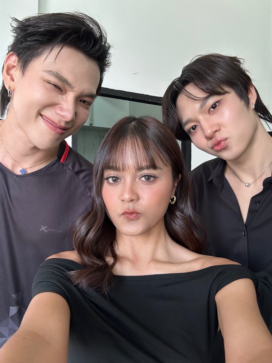 woainewofficial's tweet photo. 【☁️📷】
 ©️ ig : lilisx.t
🗓 : 02.10.2026

🎤 vocal design/arrangement & backing vocal

เป็นเกียรติมาก ๆ ค่ะที่ได้ดีไซน์การร้อง + คอรัส version นี้ให้นุนิวและต้าห์อู๋ ❣️ เก่งกันมาก ๆๆๆๆ ทางนี้ตื่นเต้นและสนุกมาก ๆ เลยค่า

KATA LIVE SESSION
#นุนิวคาตาxต้าห์อู๋

— @CwrNew ♡
#NuNew #NanaNu