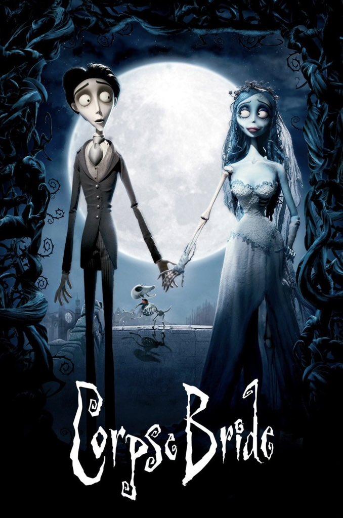 ilykimoh's tweet photo. *ความชอบส่วนตัว*

นี่ชอบ Coraline ที่สุด รองลงมาคือ Corpse Bride แล้วก็ Frankenweenie กับ Monster House 🎃

ที่ชอบ Coraline ที่สุดเพราะตอนเด็ก ๆ ที่ดูเป็นครั้งแรกรู้สึกว่า เข้าไม่ถึงเท่าไหร่ + มู้ดเรื่องมันดูอึมครึม(เพราะตอนเด็ก ๆ จะชอบเรื่องที่สดใสมากกว่า) แล้วก็รู้สึกกลัวในหลาย ๆ ฉากด้วย เลยไม่อยากกลับไปดูซ้ำอีกแต่พอโตมาแล้วลองกลับไปดู ถึงเข้าใจตัวเองว่า เพราะว่าเขาทำดี ตัวเรื่องเลยเล่นกับความรู้สึกของเราได้เยอะ รู้สึกอยากมีแม่แบบในอีกมิติแต่ในขณะเดียวกันก็กลัวแม่แบบนี้ กลัวว่าตัวเองจะฝันร้ายแล้วเจอคนจะเอากระดุมมาเย็บตาเรา🥹