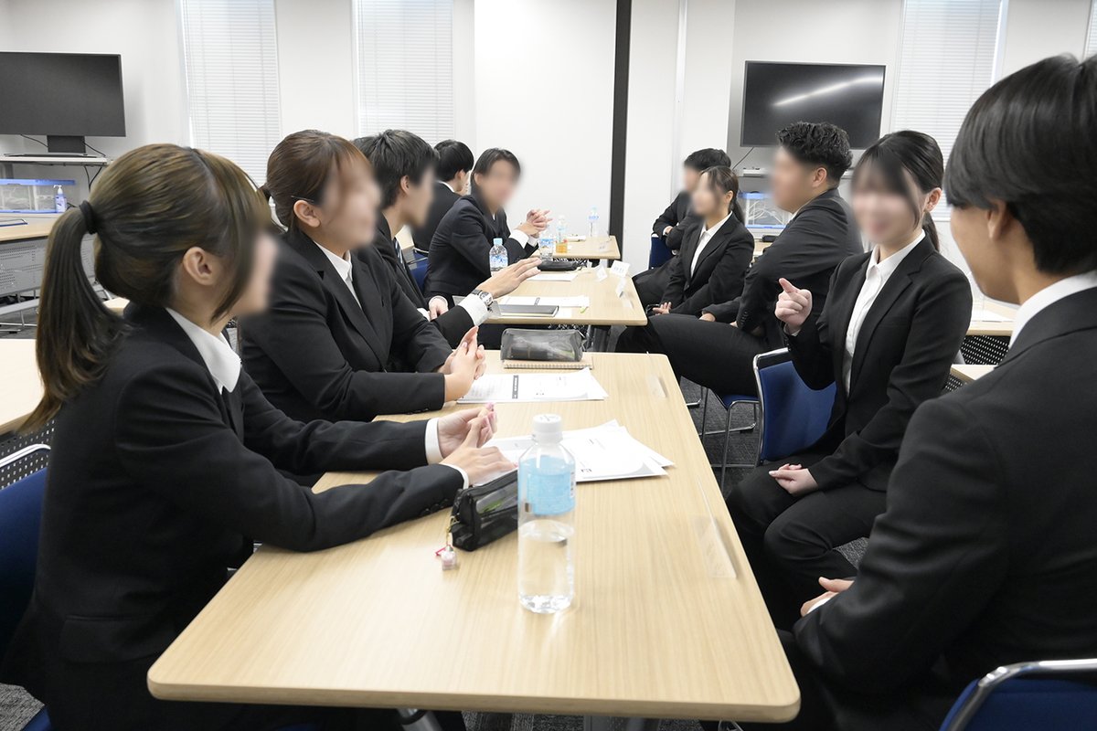 ksk_kouhou's tweet photo. 2027年入社予定者の内定式を行いました。
内定証書の授与や講和、内定者同士の顔合わせなど、充実した1日でした！
皆さん4月からよろしくお願いします！

#内定式
#2027卒
#採用
#採用活動
#企業公式相互フォロー
#企業公式つぶやき部
#ケーエスケー
#KSK https://t.co/pnEChIDHa5