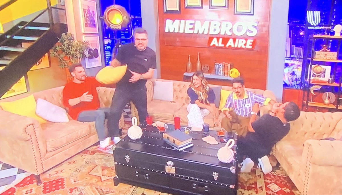 EriNicol_'s tweet photo. Ya saben… queremos caballeros!!😉 

NICOLA X MIEMBROS AL AIRE https://t.co/G3i2YIUjSb