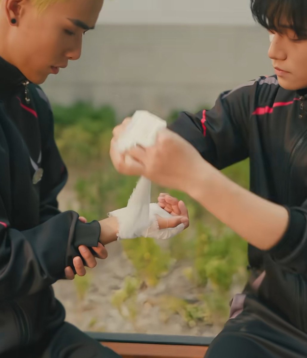 ilovecatboys_'s tweet photo. if u told me in 2023 we'd get isekko enemies to lovers tending injuries boba date chinese scrollable drama in 2026 id call you crazy but here we are https://t.co/ogMyrmirE4
