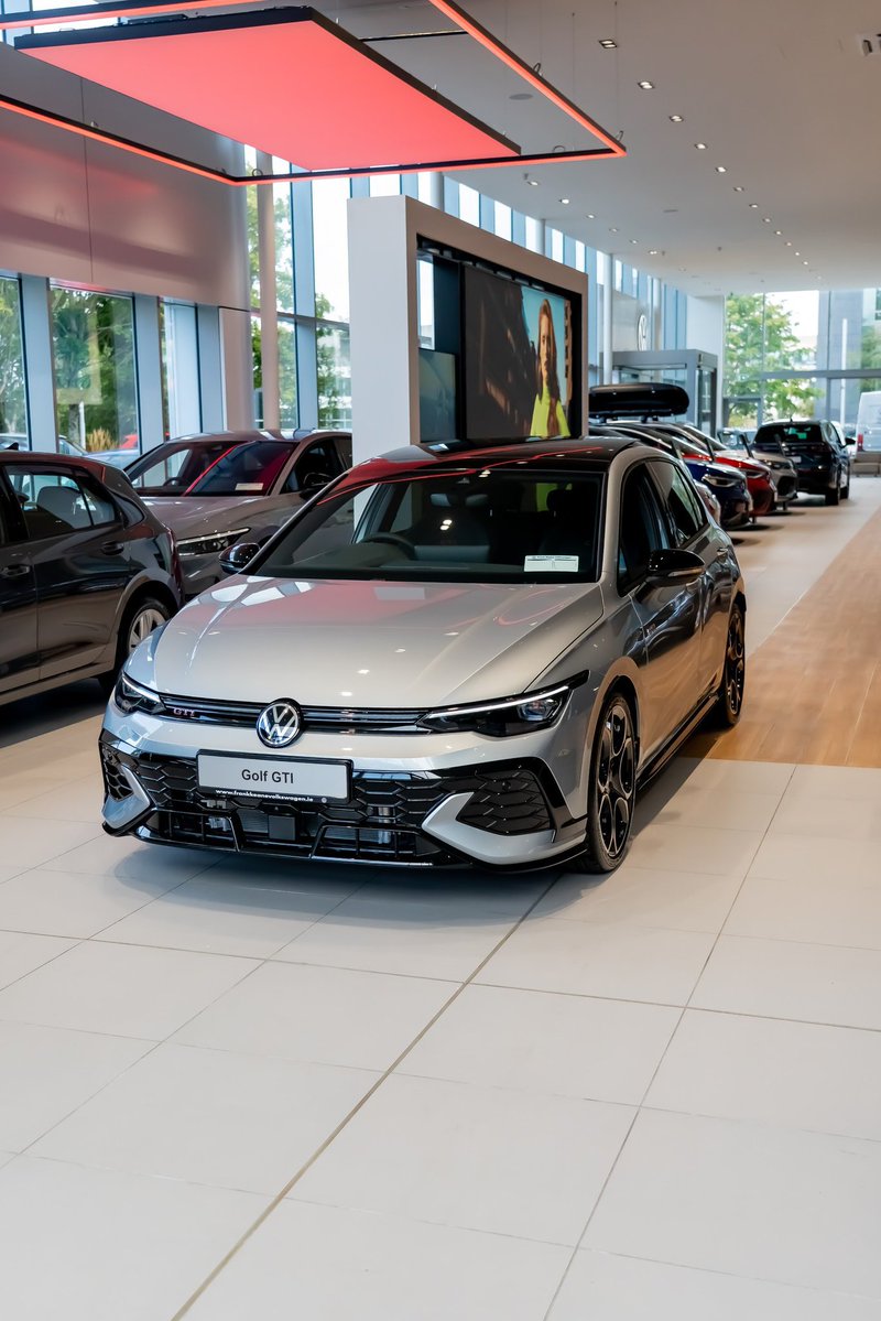 Silentboc's tweet photo. VOLKSWAGEN GOLF GTI 🔥🔥🔥 https://t.co/oNZfEPISdV