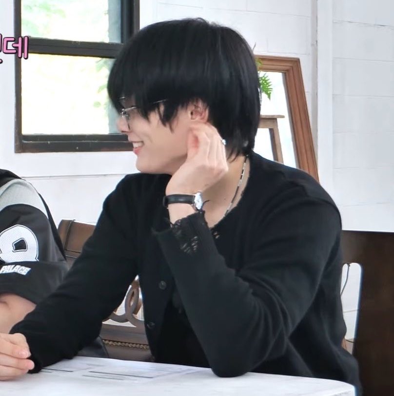collisionlk's tweet photo. yang jeongin…. please…. Please. please bring this look back one more time. Please. https://t.co/A4h0BhaJyh