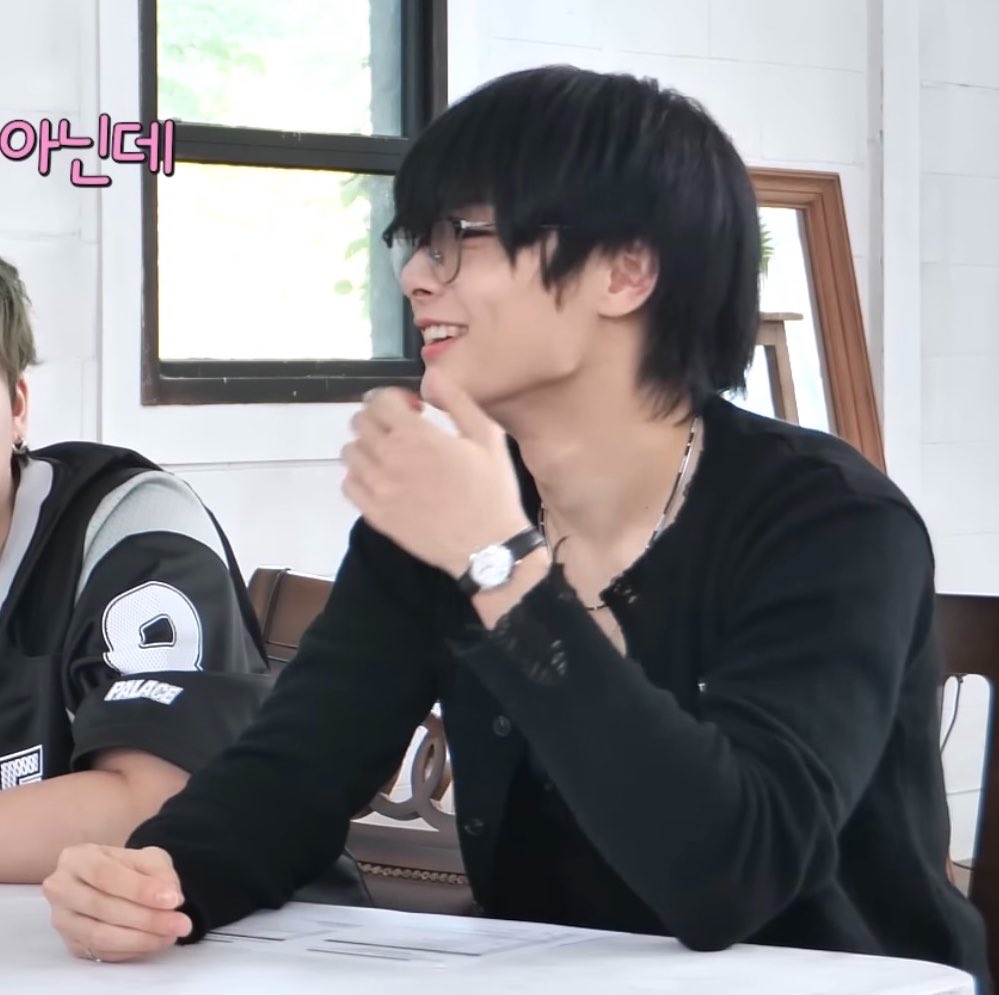 collisionlk's tweet photo. yang jeongin…. please…. Please. please bring this look back one more time. Please. https://t.co/A4h0BhaJyh