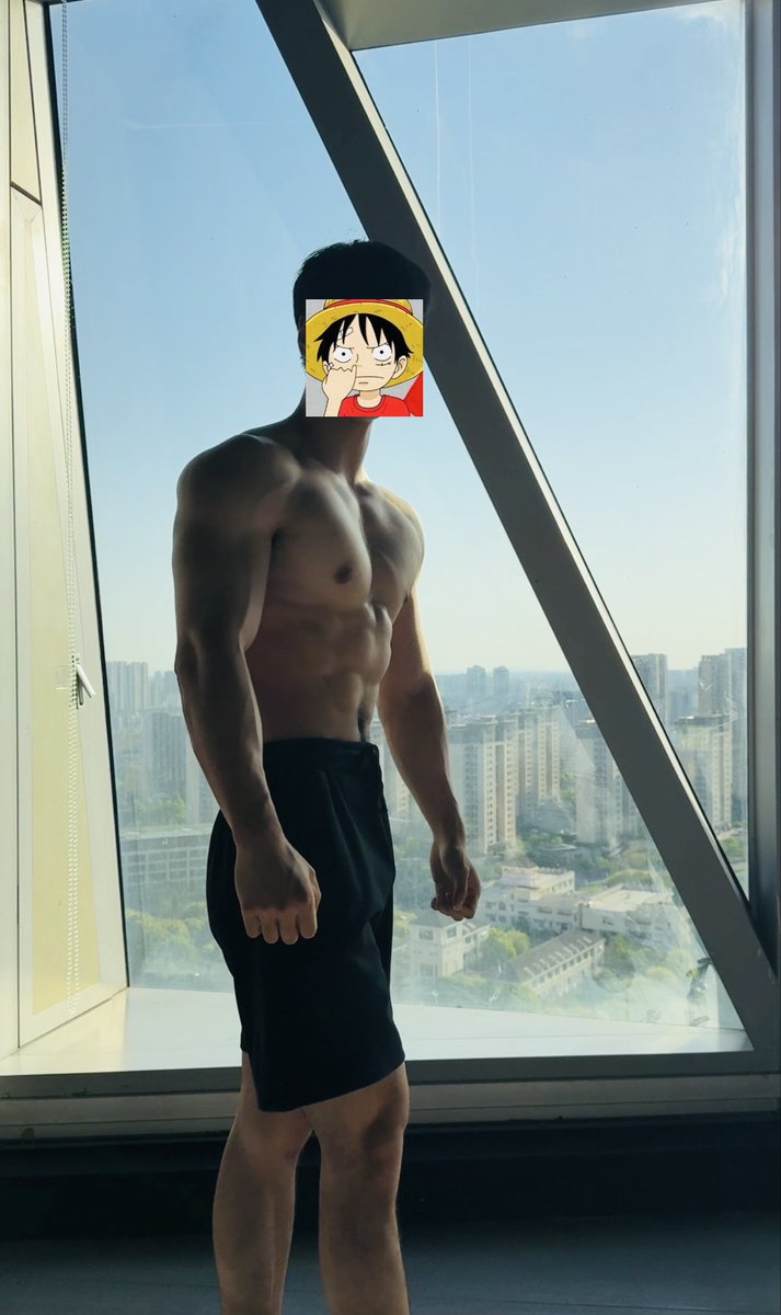 s373666's tweet photo. 好身材不是某一次训练换来的。

是无数次训练结束后，

你依然选择明天继续。 https://t.co/OemZNkNeB7