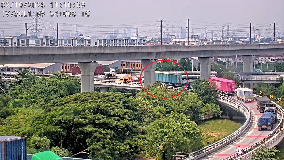 motorway_th's tweet photo. **แจ้งข้อมูล**
รถเสีย ทล.9 (บางปะอิน-บางพลี)  
กม.54+000 มุ่งหน้าบางปะอิน(สะพานทับช้างเก่า
กีดขวางการจราจรทุกช่องทาง
เจ้าหน้าที่กำลังเร่งดำเนินการเคลื่อนย้าย
ปริมาณรถมาก เคลื่อนตัวได้ ชะลอตัวเป็นระยะทาง 4 กม. 
 แนะนำเลือกใช้เส้นทางอื่น สายด่วนมอเตอร์เวย์ 1586 กด 7 ดูน้อยลง https://t.co/pmHHFaQeeq