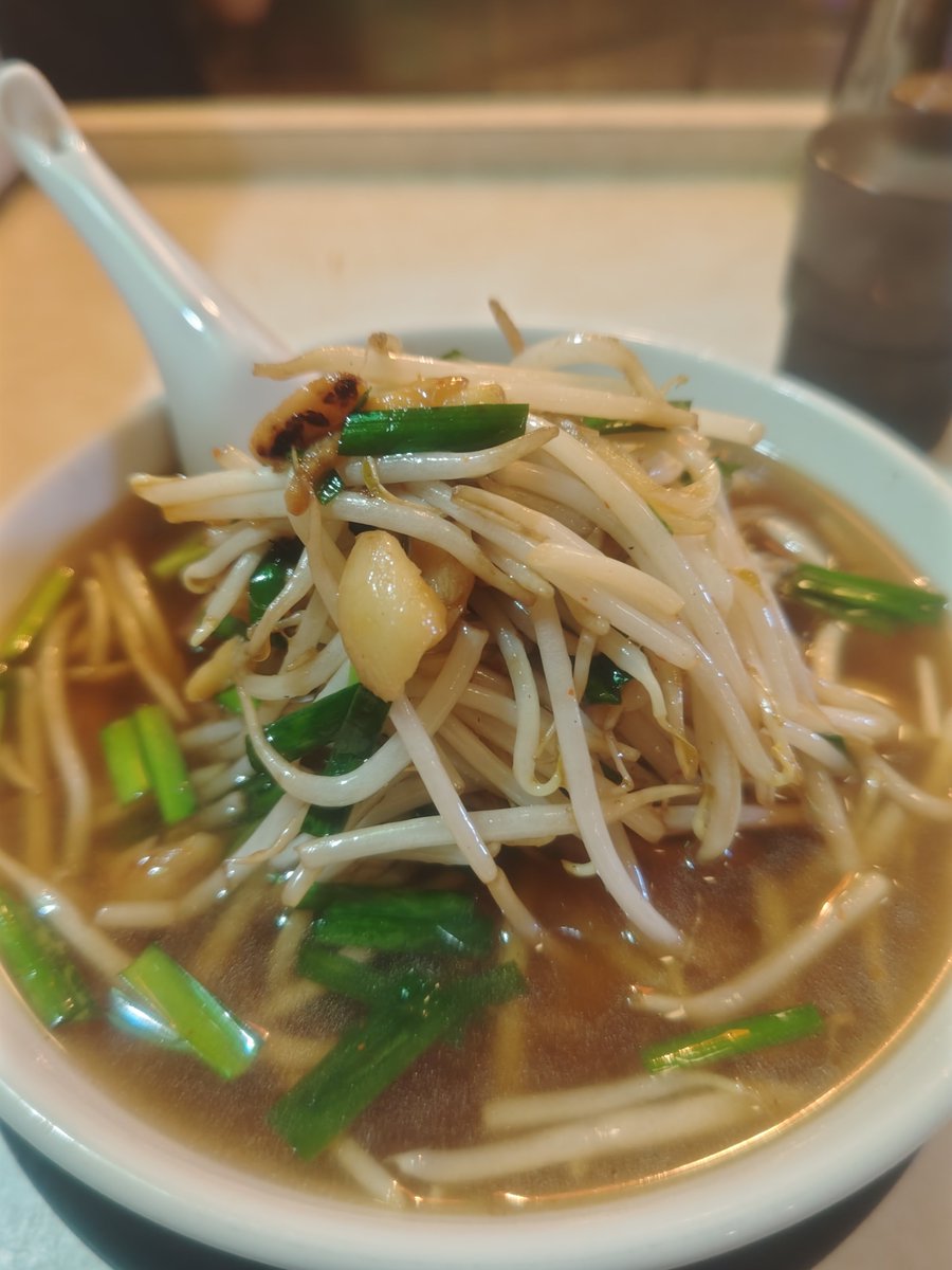 cha_simasima's tweet photo. 久しぶりのベトコンとゲソから！！🍜🧄🦑元気出る味！！💪✨
スープがほんと美味しい！！(๑´ڡ`๑)
ゲソからも柔らかくてふんわり🦑
週末はたくさん動けそうだ！！🤸🤸‍♀️🤸‍♂️ https://t.co/BjRd0Q5AxE