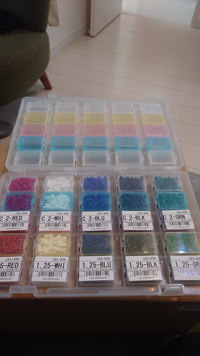 minayuu_'s tweet photo. 現場市場さんで探してたら
良いのがあったので購入。

当日出荷なので早い！
絶縁キャップも購入。
シールが丁度いいサイズで
蓋面に貼りました。

端子も入れようか

#現場市場TV
#現場騎士コレガナイト
#机上騎士アレガナイト https://t.co/j2du4MnVZl