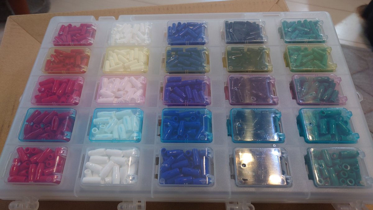 minayuu_'s tweet photo. 現場市場さんで探してたら
良いのがあったので購入。

当日出荷なので早い！
絶縁キャップも購入。
シールが丁度いいサイズで
蓋面に貼りました。

端子も入れようか

#現場市場TV
#現場騎士コレガナイト
#机上騎士アレガナイト https://t.co/j2du4MnVZl