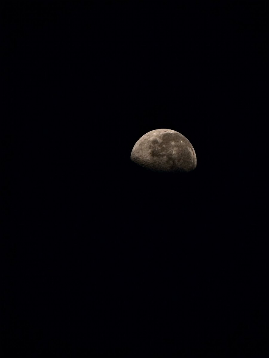 M_AdelMD's tweet photo. Even incomplete, the moon knows how to hold the dark https://t.co/vB1GfGXjG7