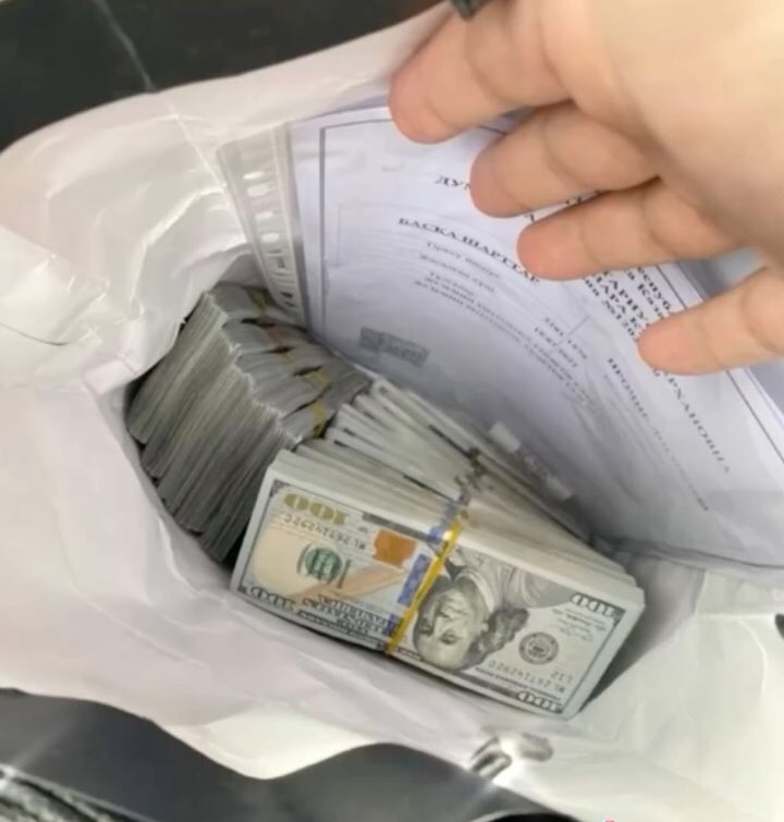 AmandaMend74970's tweet photo. If you don’t have money 💴 
You are nothing to the world 🗺 https://t.co/YhY5i7DbRE