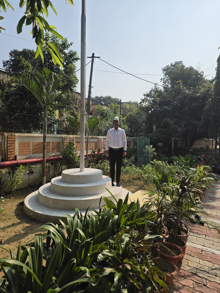 CDOBahraich's tweet photo. आज विकास भवन में राष्ट्रपिता महात्मा गांधी जी और भूतपूर्व प्रधानमंत्री श्री लाल बहादुर शास्त्री जी की जयंती पर ध्वजारोहण और उनकी प्रतिमा पर माल्यार्पण एवं पुष्पांजलि अर्पित किए जाने का कार्यक्रम आयोजित किया गया।
@CMOfficeUP 
@DMBahraich https://t.co/gS69Cq4HwX