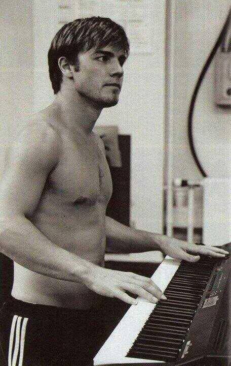 Garyismyhero's tweet photo. #NationalPiano(-last-)Month #throwback #flashbackFriday #๐น #lookatus #flashback #nineties #FBmemory @GaryBarlow
https://t.co/jF3RISfq0q
https://t.co/NaqZECUUqD https://t.co/qaJhuwxZWO