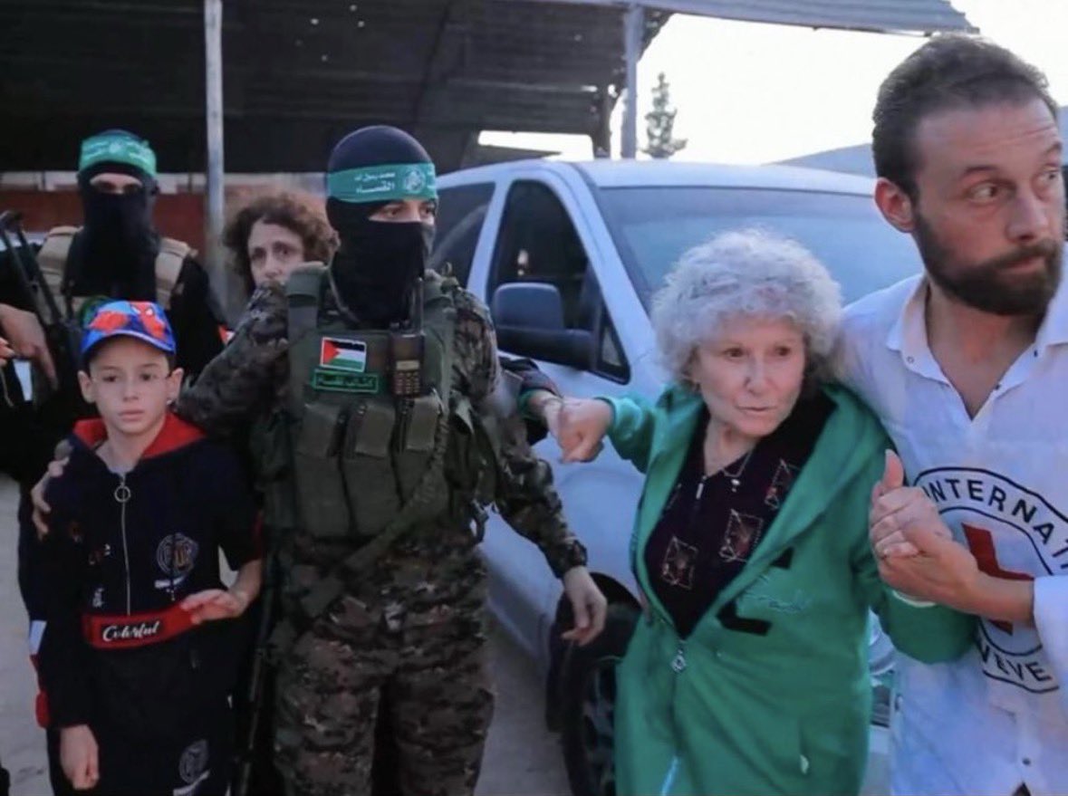 sima3k's tweet photo. @ramiaalibrahim يعملون ابادة للفلسطينيين ، وتسعفهم حماس ... بس هيك والله https://t.co/OwF3E91Gmb