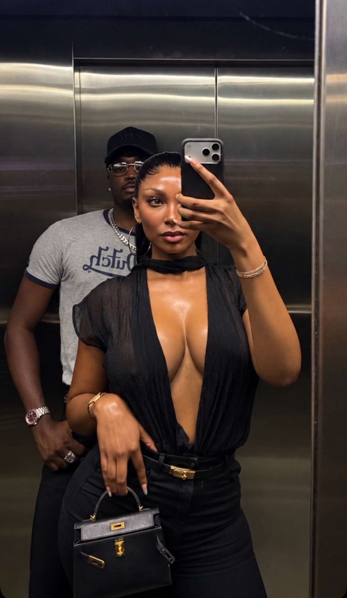ThatOjoBoy's tweet photo. Sophia Egbueje is a very bad girl 😩😂

Always outside, deep in the Lagos nightlife every other night. 🌚🍸 https://t.co/u0WE6VJVEv
