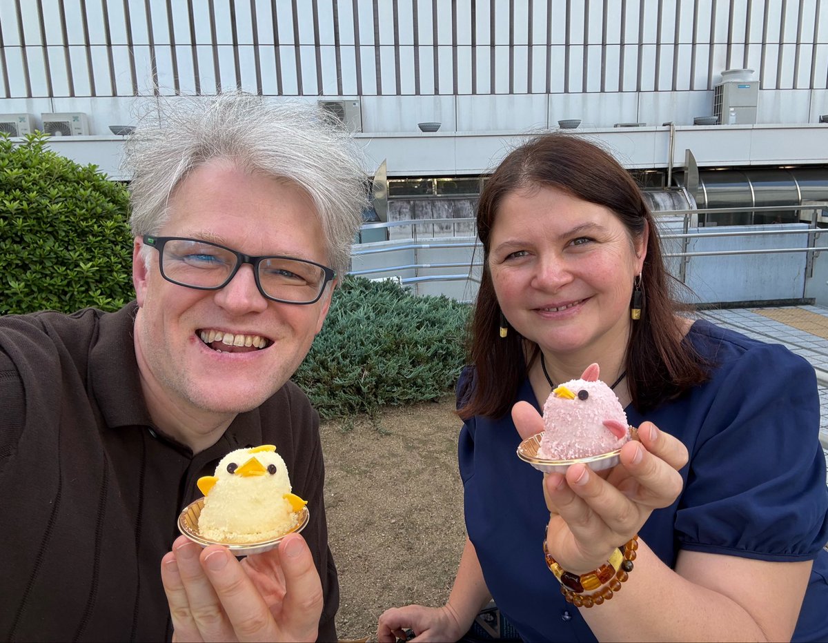 AurelijusZykas's tweet photo. 今日は、妻のクリスティナと名古屋で合流し、長〜い行列に並んで🐣ぴよりんをゲットしました❣️
😋素敵なひと時です。ご馳走様でした🤤
🚞これから岐阜に参ります https://t.co/RWzOfCj7xJ