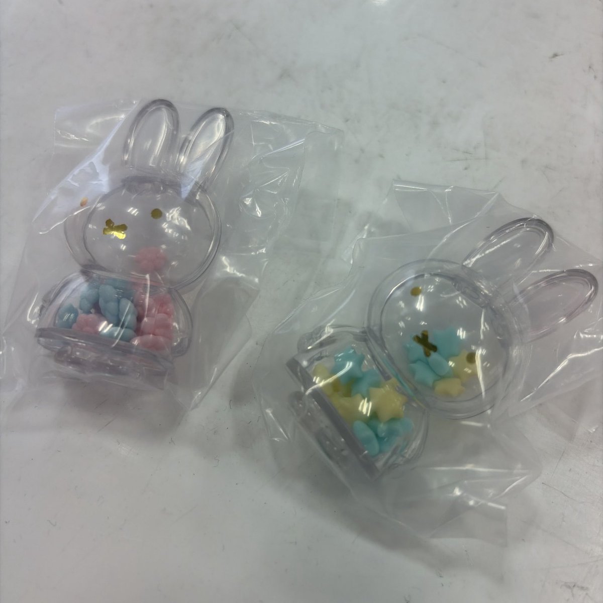 toko0702's tweet photo. 【交換】
【CAP'in GALLERY】miffy Glint Series
　ミッフィー　ガシャポン　ガチャ

譲：1.スター ×2個、4.フラワー
求：2.パール×1個

郵送のみの交換希望です📮
よろしくお願いいたします。 https://t.co/DkpR3p7m0j
