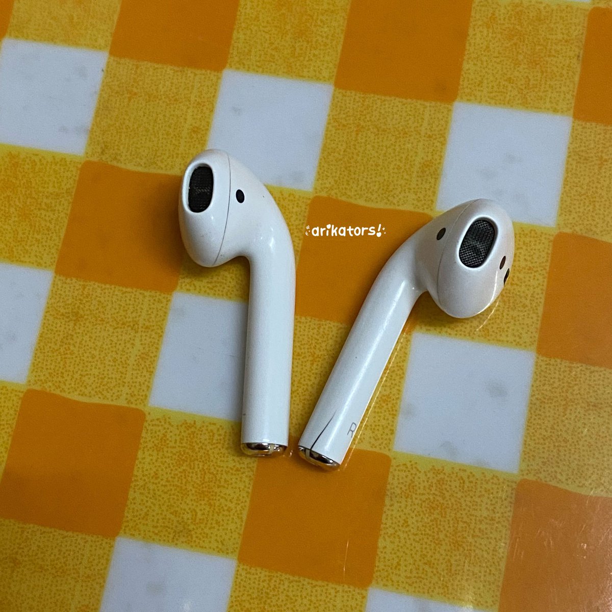 arikatorss's tweet photo. Airpods 2 ของแท้ กล่อง+แถมเคส
♡ 590฿ รวมส่ง ♡ (มือสอง)
ตำหนิ : แบตหมดไม่พร้อมกัน , รอยไหม้ที่เคส , รอยร้าวข้างขวาด้านล่างหูฟัง
(ไม่มีผลต่อการใช้งาน) ขอคนรับได้ไม่ซี🙇🏻‍♀️
#หูฟัง #หูฟังไร้สาย #airpods #airpod #airpods2 #หูฟังมือสอง #airpodมือ2 #airpodมือสอง https://t.co/wI138GUoOI
