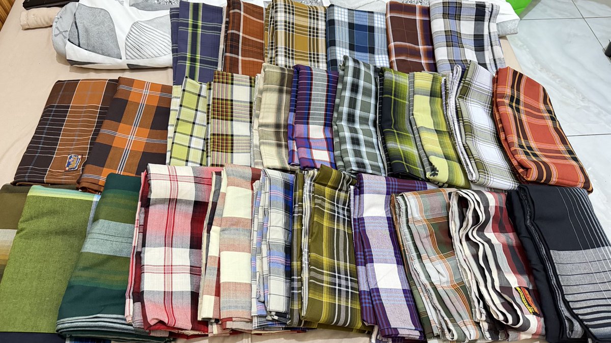 hobycuddle's tweet photo. Beres juga bongkar lemari, 
Yang minat sarung preloved DM,
kondisi jadul, halus, lembut, tipis 😍

Kalau mau detailnya boleh DM ya, thank you. https://t.co/wPeUahyOJV