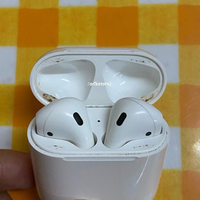 arikatorss's tweet photo. Airpods 2 ของแท้ กล่อง+แถมเคส
♡ 590฿ รวมส่ง ♡ (มือสอง)
ตำหนิ : แบตหมดไม่พร้อมกัน , รอยไหม้ที่เคส , รอยร้าวข้างขวาด้านล่างหูฟัง
(ไม่มีผลต่อการใช้งาน) ขอคนรับได้ไม่ซี🙇🏻‍♀️
#หูฟัง #หูฟังไร้สาย #airpods #airpod #airpods2 #หูฟังมือสอง #airpodมือ2 #airpodมือสอง https://t.co/wI138GUoOI