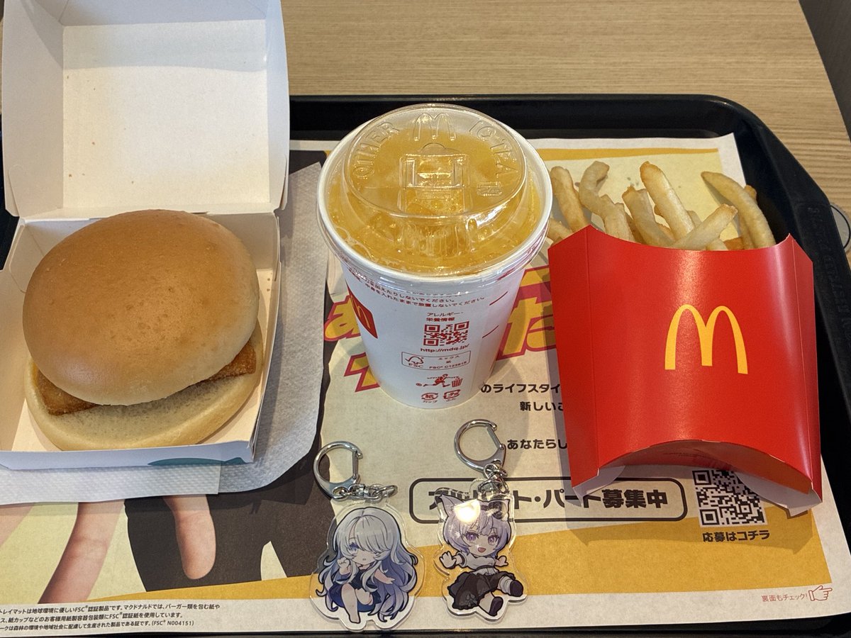 Solare0225's tweet photo. 昼ごはん🍔🥤🍟 https://t.co/jT6RJ0iOlC