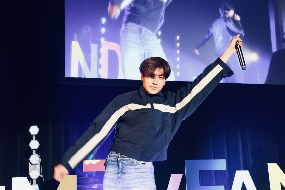 GMMTV's tweet photo. #JOONGDUNKxFANDAY36INTOKYO
#GMMTVFANDAY36INTOKYO
#GMMTV
@ChenRcj @dunknatachai https://t.co/U0qWGB8rPl
