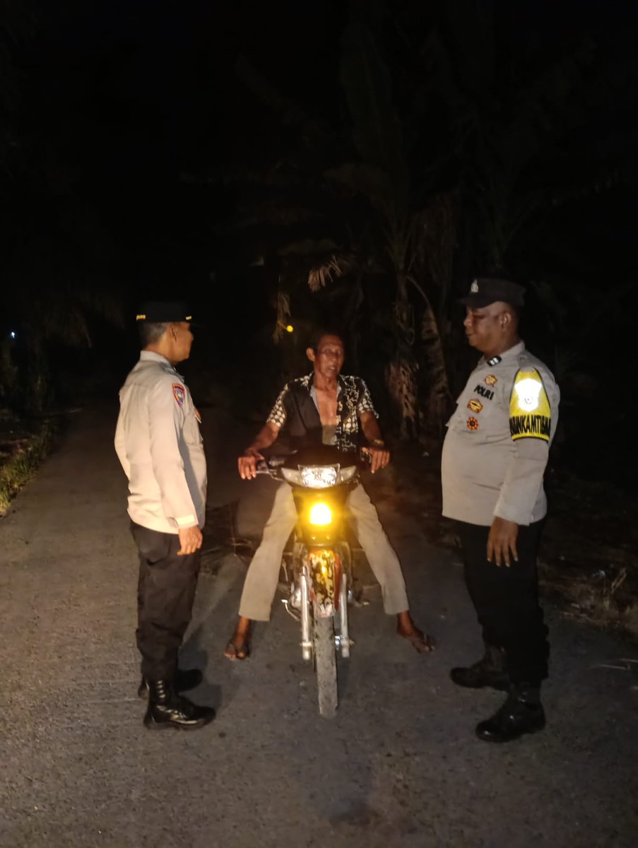 TanjungHumas's tweet photo. Personil Polsek Tanjung Beringin melaksanakan Patroli Blue Light Guna Antisipasi Geng Motor, Begal dan Kejahatan 3C di Wilkum Polsek Tanjung Beringin. https://t.co/kLfz5gVZAf