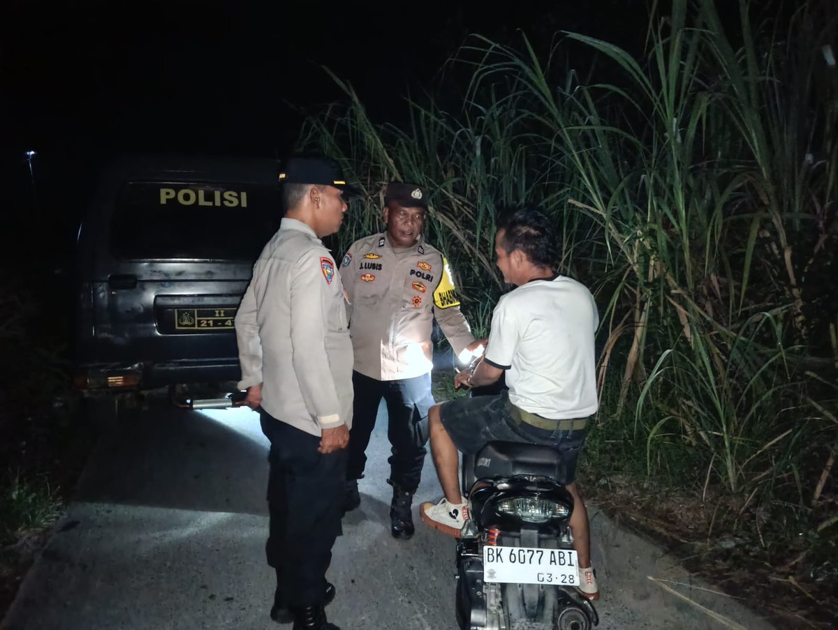 TanjungHumas's tweet photo. Personil Polsek Tanjung Beringin melaksanakan Patroli Blue Light Guna Antisipasi Geng Motor, Begal dan Kejahatan 3C di Wilkum Polsek Tanjung Beringin. https://t.co/kLfz5gVZAf