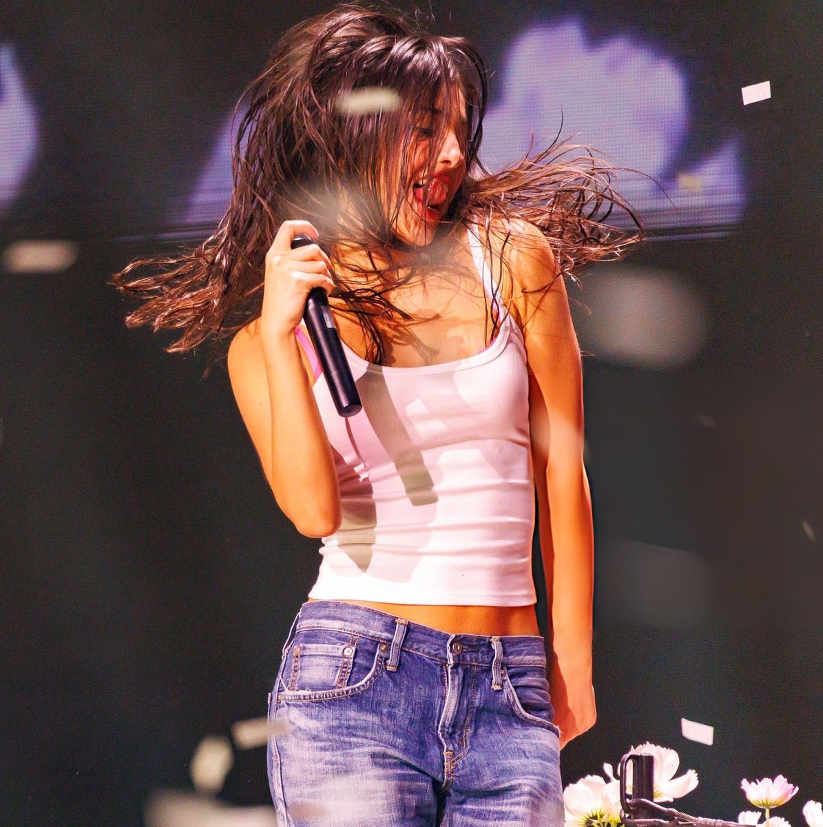 chartlivie's tweet photo. “Today’s Top Hits” — Spotify's biggest playlist:  

#2. “the cure”  (+6)
#16. “stupid song” (+1) https://t.co/npvNJHgggK